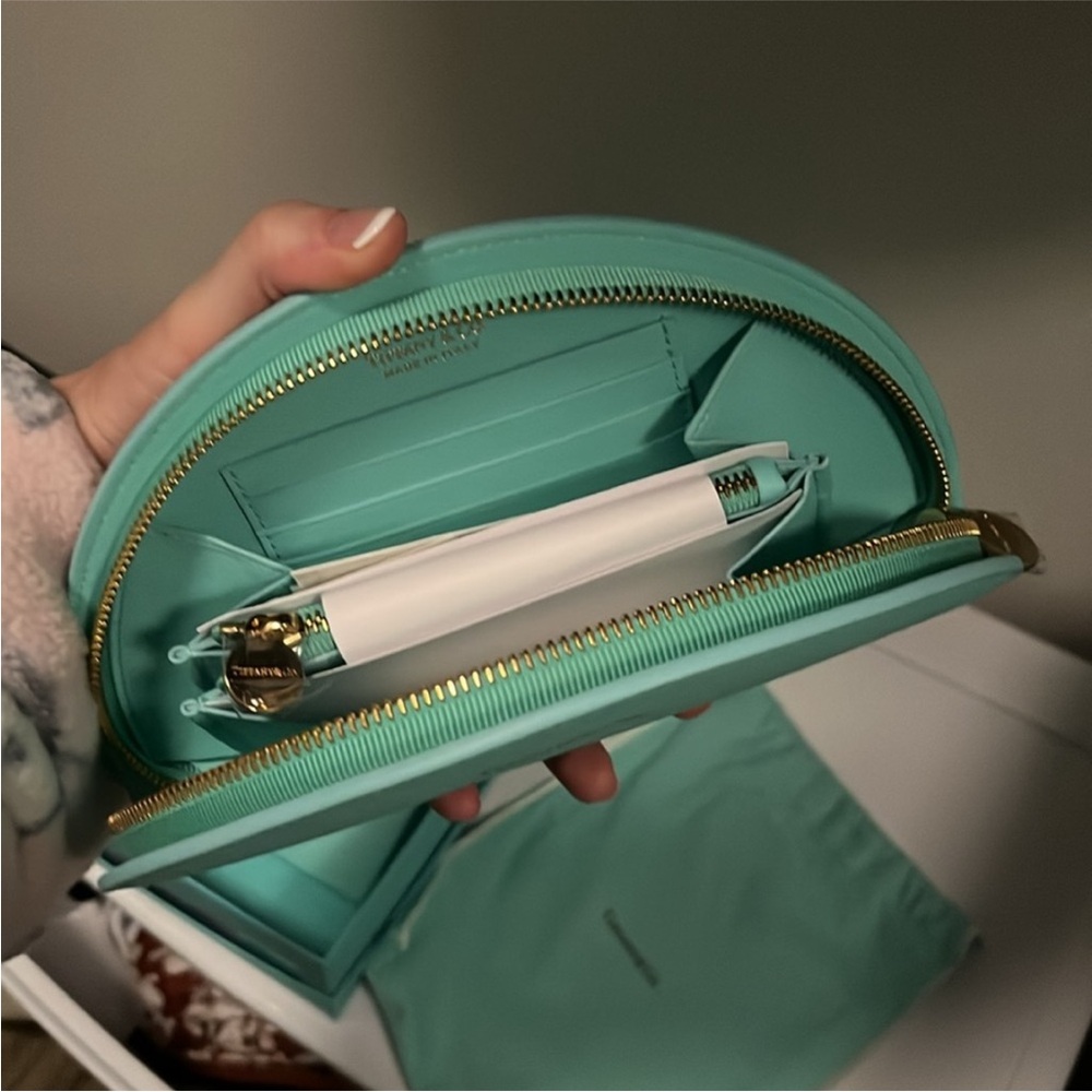 π€© 2 Tiffany & Co Half Moon Wallets π€© - Picture 4 of 14